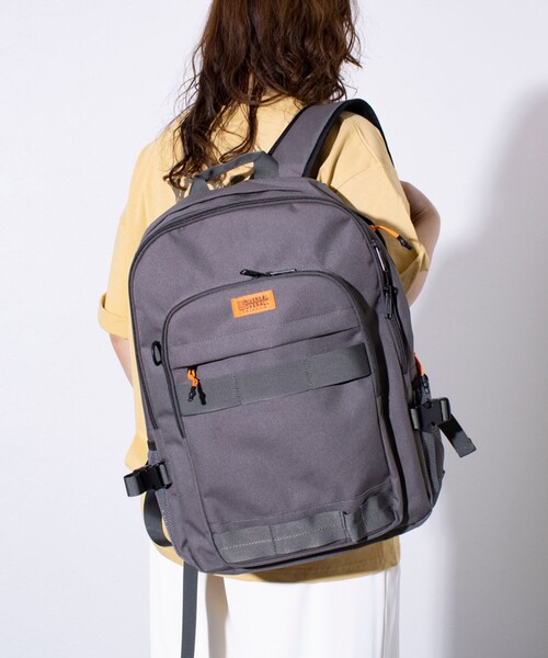 UNIVERSAL OVERALL(ユニバーサルオーバーオール)の「【UNIVERSAL OVERALL】TAPE RUCKSACK バックパック リュック(バックパック/リュック・メンズ・チャコールグレー/ベージュ/ネイビー/ブラック・FREE)」の2枚目の写真