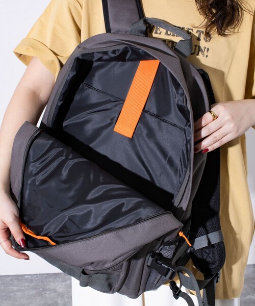 UNIVERSAL OVERALL(ユニバーサルオーバーオール)の「【UNIVERSAL OVERALL】TAPE RUCKSACK バックパック リュック(バックパック/リュック・メンズ・チャコールグレー/ベージュ/ネイビー/ブラック・FREE)」の12枚目の写真