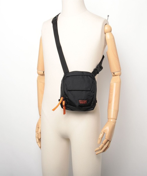 MYSTERY RANCH（ミステリーランチ）の「MYSTERY RANCH/ミステリーランチ/DISTRICT 2/ディストリクト 2/19761508（ショルダーバッグ・メンズ・ブラック・F）」の4枚目の写真