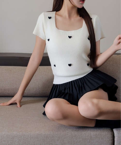 FINEnough（ファインナフ）の「ハートモチーフスクエアネック半袖ニットトップス（ニット/セーター・レディース・イエロー/ホワイト/ピンク/ブルー/チャコールグレー・FREE）」の9枚目の写真