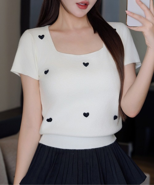 FINEnough（ファインナフ）の「ハートモチーフスクエアネック半袖ニットトップス（ニット/セーター・レディース・イエロー/ホワイト/ピンク/ブルー/チャコールグレー・FREE）」の12枚目の写真