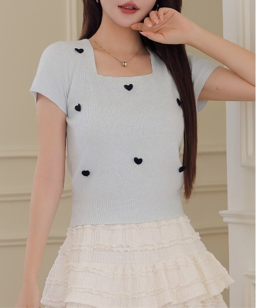 FINEnough（ファインナフ）の「ハートモチーフスクエアネック半袖ニットトップス（ニット/セーター・レディース・イエロー/ホワイト/ピンク/ブルー/チャコールグレー・FREE）」の18枚目の写真