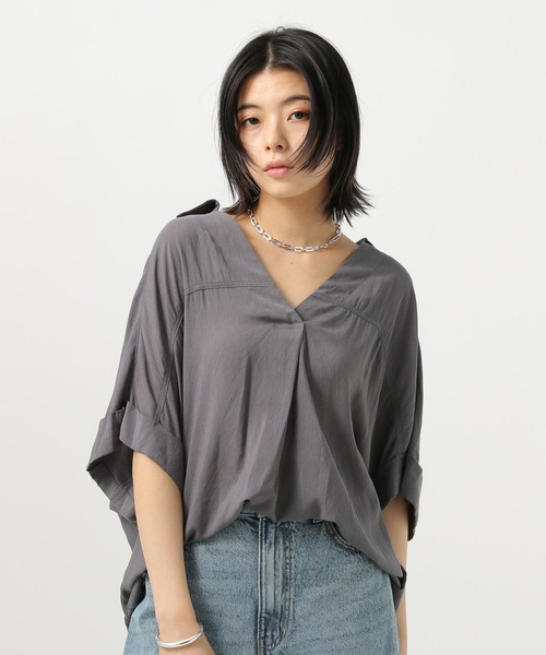 BAYFLOW（ベイフロー）の「[ひんやりとした肌触り]シアースキッパーシャツ（シャツ/ブラウス・レディース・チャコール/ライトグレー/ライトブルー・FREE）」の3枚目の写真