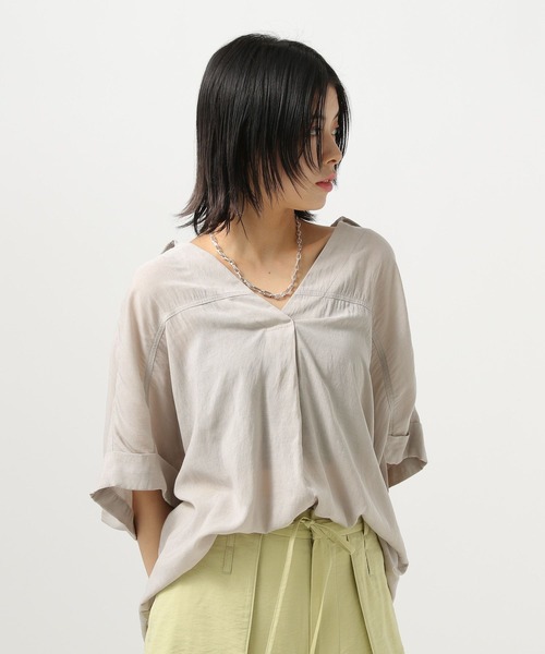 BAYFLOW（ベイフロー）の「[ひんやりとした肌触り]シアースキッパーシャツ（シャツ/ブラウス・レディース・チャコール/ライトグレー/ライトブルー・FREE）」の2枚目の写真