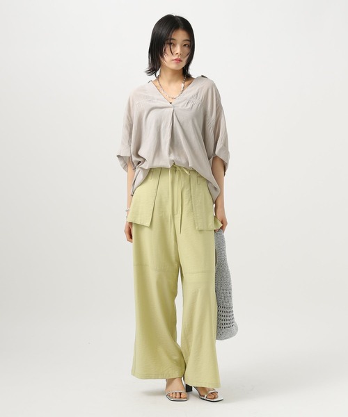 BAYFLOW（ベイフロー）の「[ひんやりとした肌触り]シアースキッパーシャツ（シャツ/ブラウス・レディース・チャコール/ライトグレー/ライトブルー・FREE）」の4枚目の写真