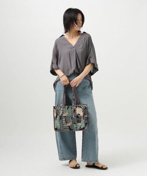 BAYFLOW（ベイフロー）の「[ひんやりとした肌触り]シアースキッパーシャツ（シャツ/ブラウス・レディース・チャコール/ライトグレー/ライトブルー・FREE）」の6枚目の写真