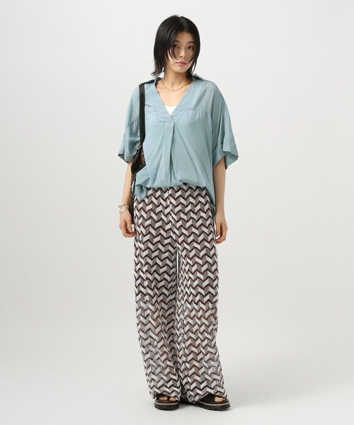 BAYFLOW（ベイフロー）の「[ひんやりとした肌触り]シアースキッパーシャツ（シャツ/ブラウス・レディース・チャコール/ライトグレー/ライトブルー・FREE）」の9枚目の写真