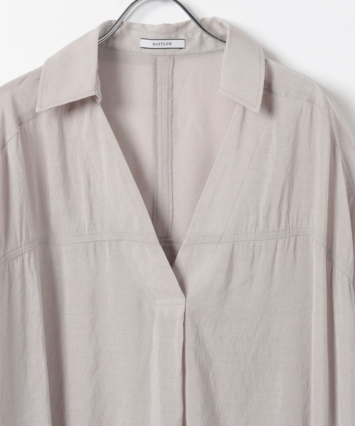 BAYFLOW（ベイフロー）の「[ひんやりとした肌触り]シアースキッパーシャツ（シャツ/ブラウス・レディース・チャコール/ライトグレー/ライトブルー・FREE）」の16枚目の写真