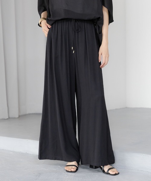 れもん出品 carla カーラ サテンワイドパンツ BLACK Sサイズ れもん様専用出品 carla カーラ サテンワイドパンツ BLACK Sサイズ