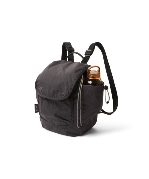 entre square(アントレスクエアー)の「Bellroy/バックパック/ミニバッグ Cinch Minipack チャコール(廃盤カラー)(バックパック/リュック・レディース・チャコール・ONE SIZE)」の1枚目の写真