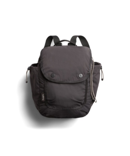 entre square(アントレスクエアー)の「Bellroy/バックパック/ミニバッグ Cinch Minipack チャコール(廃盤カラー)(バックパック/リュック・レディース・チャコール・ONE SIZE)」の8枚目の写真