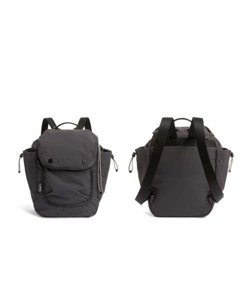 entre square(アントレスクエアー)の「Bellroy/バックパック/ミニバッグ Cinch Minipack チャコール(廃盤カラー)(バックパック/リュック・レディース・チャコール・ONE SIZE)」の2枚目の写真