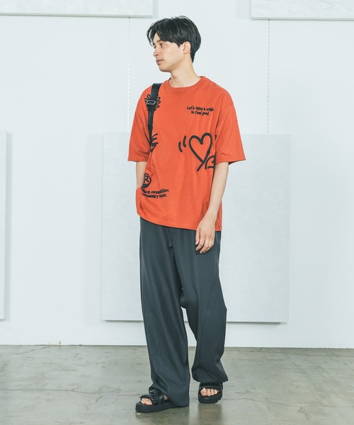 LAKOLE(ラコレ)の「ハッポウプリントT / 425166(Tシャツ/カットソー・メンズ・ホワイト/オレンジ/チャコール・MEDIUM/LARGE)」の7枚目の写真