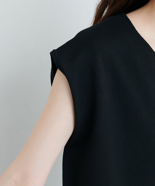 natural couture（ナチュラルクチュール）の「セットアップ対応　Vネックシンプルニット（ニット/セーター・レディース・ライトベージュ/ブルー/パープル/ブラック・FREE）」の7枚目の写真