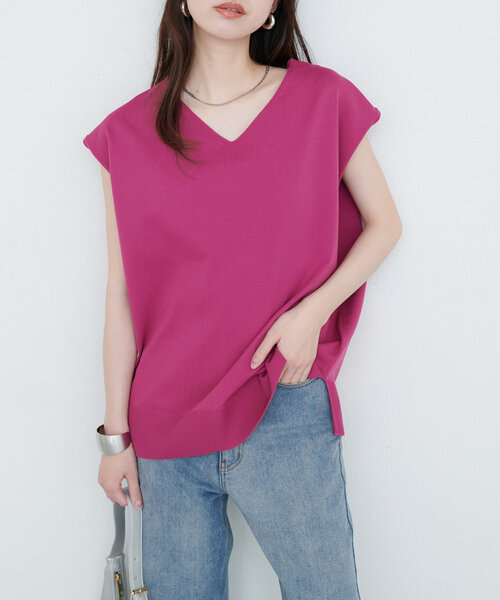 natural couture（ナチュラルクチュール）の「セットアップ対応　Vネックシンプルニット（ニット/セーター・レディース・ライトベージュ/ブルー/パープル/ブラック・FREE）」の4枚目の写真
