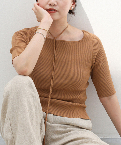 IENA(イエナ)の「B.コード付きスクエアプルオーバー(ニット/セーター・レディース・ブラック/ベージュ/ウッド・FREE)」の11枚目の写真