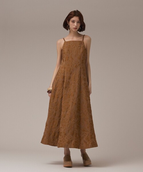 GRACE CONTINENTAL(グレースコンチネンタル)の「リーフジャガードキャミワンピース(ワンピース・レディース・ベージュ/キャメル・38/36)」の12枚目の写真