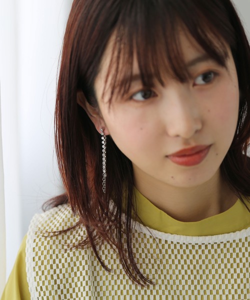 colleca la(コレカラ)の「ラインストーン×ロングチェーン 樹脂ピアス(ピアス(両耳用)・レディース・シルバー/ゴールド・FREE)」の3枚目の写真