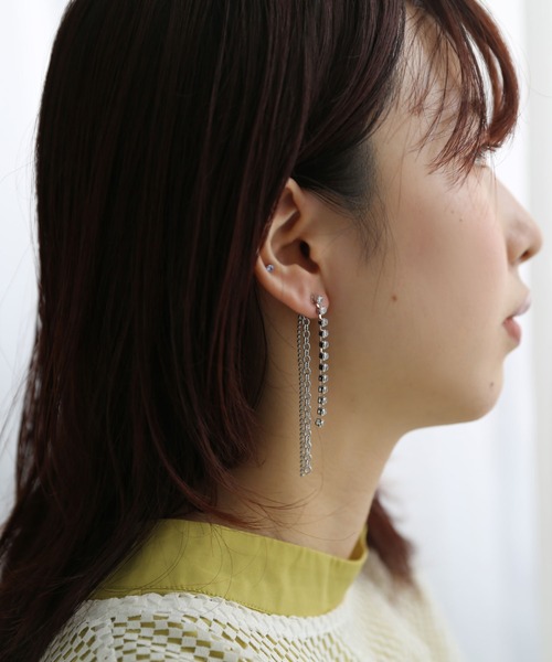 colleca la(コレカラ)の「ラインストーン×ロングチェーン 樹脂ピアス(ピアス(両耳用)・レディース・シルバー/ゴールド・FREE)」の4枚目の写真