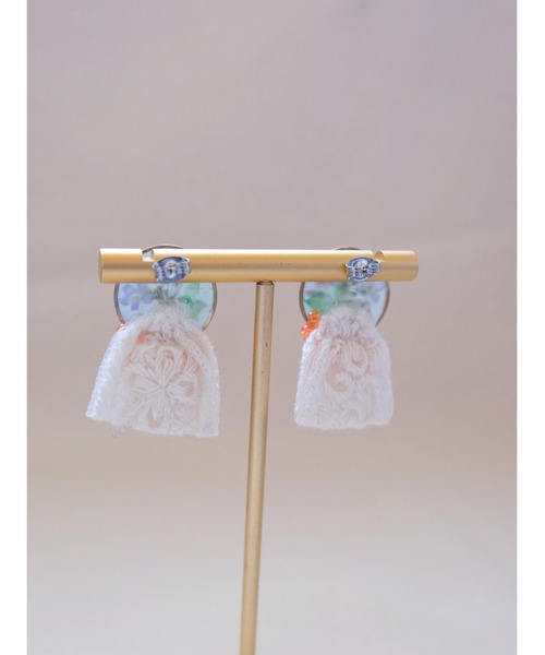 tone（トーン）の「【chiguhagu】【chiguhagu】押花×インド刺繍ピアス(MA)（ピアス（両耳用）・レディース・ホワイト・FREE）」の2枚目の写真
