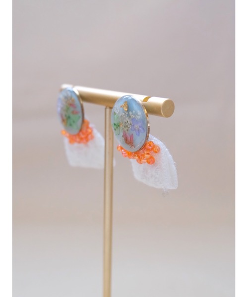 tone（トーン）の「【chiguhagu】【chiguhagu】押花×インド刺繍ピアス(MA)（ピアス（両耳用）・レディース・ホワイト・FREE）」の3枚目の写真