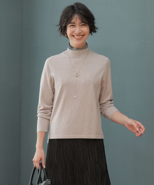J.PRESS(ジェイプレス)の「【人気のため新色追加】PRINCE ハイネック ニット(ニット/セーター・レディース・ホワイト系/ブラック系/ベージュ系/ベージュ系1/ライトグレー系/ダルブルー系/イエロー系/ピンク系2/ライトグリーン/ふじ色系・T13/T15)」の4枚目の写真