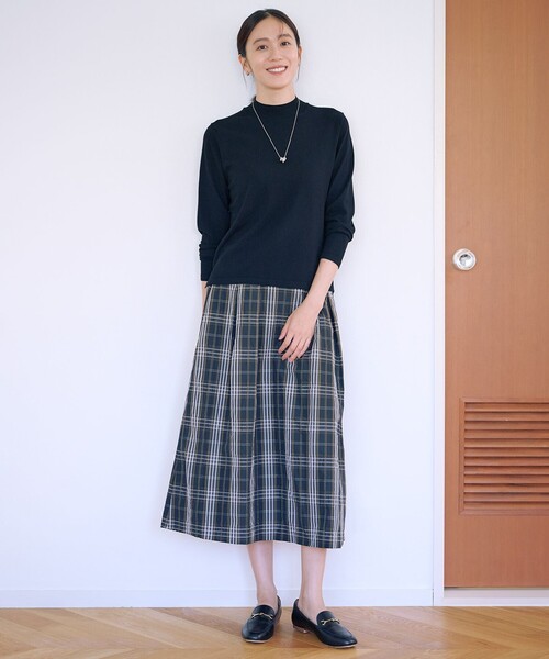 J.PRESS(ジェイプレス)の「【人気のため新色追加】PRINCE ハイネック ニット(ニット/セーター・レディース・ホワイト系/ブラック系/ベージュ系/ベージュ系1/ライトグレー系/ダルブルー系/イエロー系/ピンク系2/ライトグリーン/ふじ色系・T13/T15)」の15枚目の写真