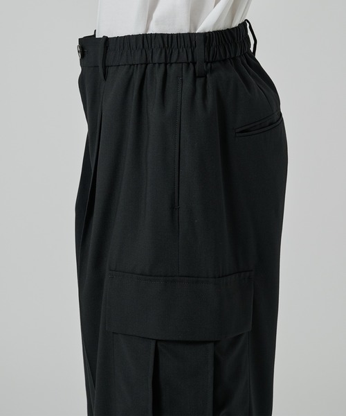 STUDIOUS（ステュディオス）の「【涼しいウール】COOL WOOL CARGO PANTS（カーゴパンツ・メンズ・ダークグリーン/ブラック・1/2）」の13枚目の写真