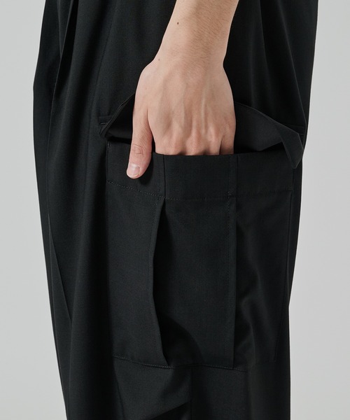 STUDIOUS（ステュディオス）の「【涼しいウール】COOL WOOL CARGO PANTS（カーゴパンツ・メンズ・ダークグリーン/ブラック・1/2）」の15枚目の写真