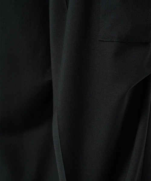 STUDIOUS（ステュディオス）の「【涼しいウール】COOL WOOL CARGO PANTS（カーゴパンツ・メンズ・ダークグリーン/ブラック・1/2）」の17枚目の写真