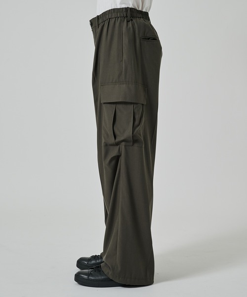 STUDIOUS（ステュディオス）の「【涼しいウール】COOL WOOL CARGO PANTS（カーゴパンツ・メンズ・ダークグリーン/ブラック・1/2）」の22枚目の写真