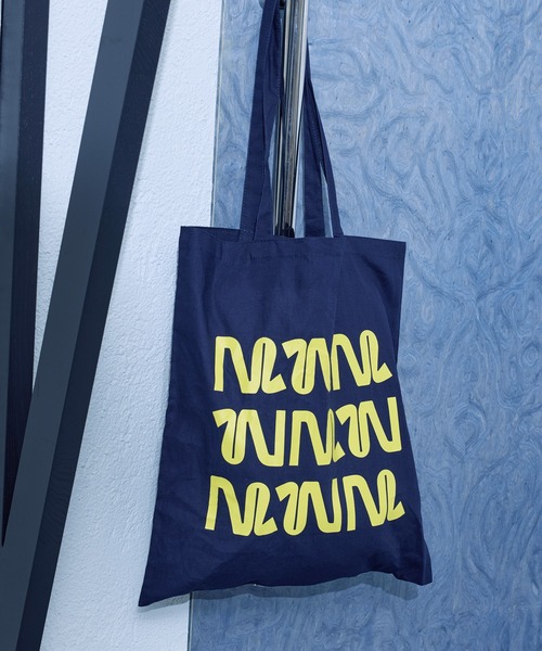 M TO R（ムウトアール）の「M TO R ORIGINAL LOGO CANVAS TOTE（トートバッグ・レディース・レッド/ネイビー/キナリ・FREE）」の8枚目の写真