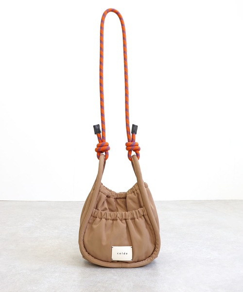 COLDE （コルデ）の「パラコードハンドルギャザーショルダーバッグ【詳細動画あり】（ショルダーバッグ・レディース・カーキ/ブラック/ベージュ・FREE）」の5枚目の写真