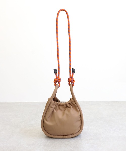 COLDE （コルデ）の「パラコードハンドルギャザーショルダーバッグ【詳細動画あり】（ショルダーバッグ・レディース・カーキ/ブラック/ベージュ・FREE）」の7枚目の写真