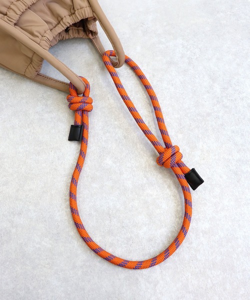 COLDE （コルデ）の「パラコードハンドルギャザーショルダーバッグ【詳細動画あり】（ショルダーバッグ・レディース・カーキ/ブラック/ベージュ・FREE）」の8枚目の写真