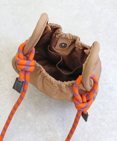 COLDE （コルデ）の「パラコードハンドルギャザーショルダーバッグ【詳細動画あり】（ショルダーバッグ・レディース・カーキ/ブラック/ベージュ・FREE）」の10枚目の写真