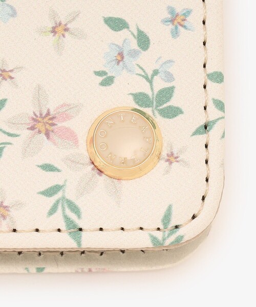 Afternoon Tea(アフタヌーンティー)の「フラワープリントiPhone15/14/13ケース(スマホケース/カバー・レディース・ネイビー/ベージュ・ONE SIZE)」の7枚目の写真