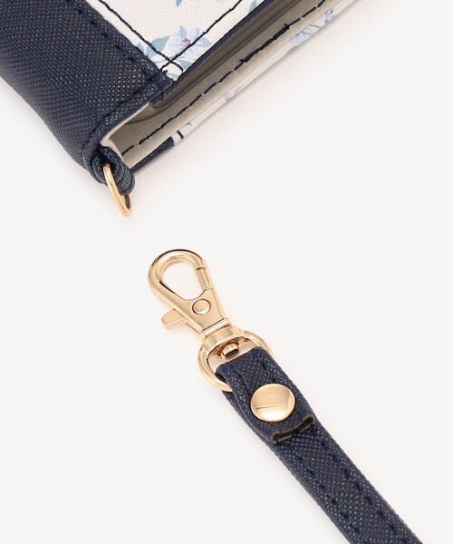 Afternoon Tea(アフタヌーンティー)の「フラワープリントiPhone15/14/13ケース(スマホケース/カバー・レディース・ネイビー/ベージュ・ONE SIZE)」の12枚目の写真