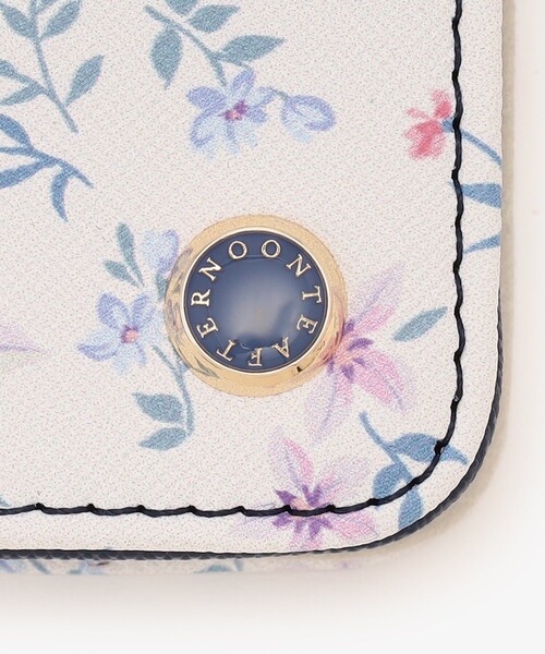 Afternoon Tea(アフタヌーンティー)の「フラワープリントiPhone15/14/13ケース(スマホケース/カバー・レディース・ネイビー/ベージュ・ONE SIZE)」の13枚目の写真