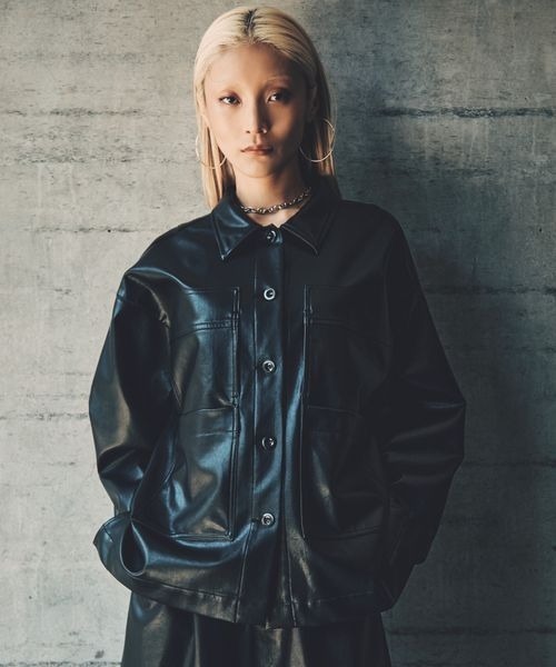 HEREIAM（ヘレイアム）の「【HEREIAM】選べる2素材！レザーカバーオール（その他アウター・レディース・ブラック/キャメル・FREE）」の2枚目の写真