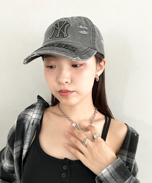 MLB（メジャーリーグベースボール）の「【日本未発売/WEB限定】MLB KOREA(エムエルビーコリア)/ヴィンテージ ダメージ エンボス加工 ベースボール キャップ 帽子/Vintage Embossed Damage Unstruck Ball Cap（キャップ・レディース・ワインレッド/ブラウン/ブラック・FREE）」の14枚目の写真