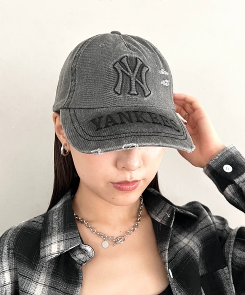 MLB（メジャーリーグベースボール）の「【日本未発売/WEB限定】MLB KOREA(エムエルビーコリア)/ヴィンテージ ダメージ エンボス加工 ベースボール キャップ 帽子/Vintage Embossed Damage Unstruck Ball Cap（キャップ・レディース・ワインレッド/ブラウン/ブラック・FREE）」の4枚目の写真