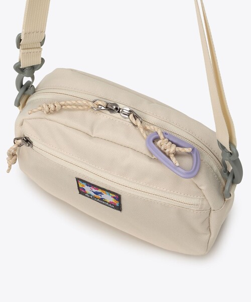 Columbia（コロンビア）の「撥水 Columbia／プライスストリーム ミニショルダー 2L バッグ／コロンビア（ショルダーバッグ・レディース・ベージュ/ブラック/パープル/ブルーグリーン/ホワイト・ONE SIZE）」の18枚目の写真