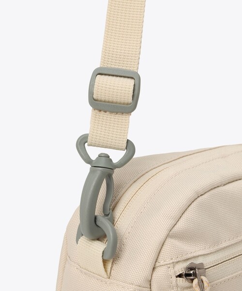 Columbia（コロンビア）の「撥水 Columbia／プライスストリーム ミニショルダー 2L バッグ／コロンビア（ショルダーバッグ・レディース・ベージュ/ブラック/パープル/ブルーグリーン/ホワイト・ONE SIZE）」の19枚目の写真