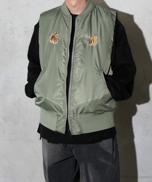 THRIFTY LOOK（スリフティールック）の「THRIFTY LOOK / スリフティールック EMBROIDERY MA-1 VEST スカジャン 刺しゅう MA-1 ベスト（ベスト・メンズ・ブラック/オリーブドラブ・MEDIUM/X-SMALL/LARGE）」の6枚目の写真