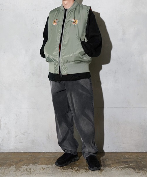 THRIFTY LOOK（スリフティールック）の「THRIFTY LOOK / スリフティールック EMBROIDERY MA-1 VEST スカジャン 刺しゅう MA-1 ベスト（ベスト・メンズ・ブラック/オリーブドラブ・MEDIUM/X-SMALL/LARGE）」の7枚目の写真