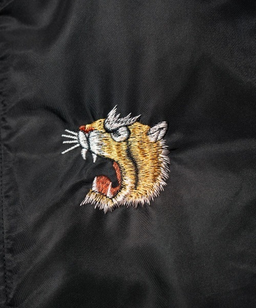 THRIFTY LOOK（スリフティールック）の「THRIFTY LOOK / スリフティールック EMBROIDERY MA-1 VEST スカジャン 刺しゅう MA-1 ベスト（ベスト・メンズ・ブラック/オリーブドラブ・MEDIUM/X-SMALL/LARGE）」の10枚目の写真