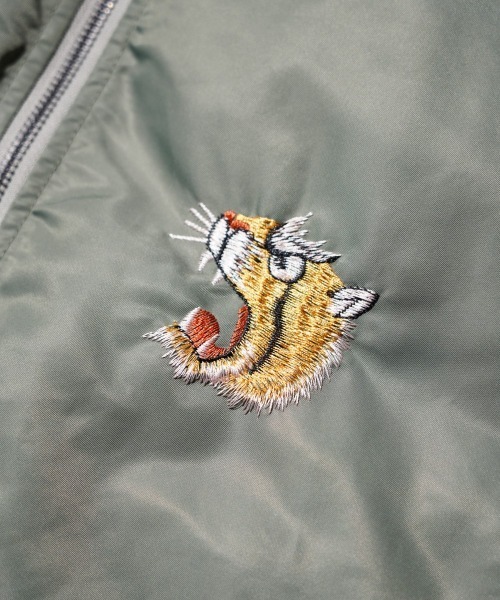 THRIFTY LOOK（スリフティールック）の「THRIFTY LOOK / スリフティールック EMBROIDERY MA-1 VEST スカジャン 刺しゅう MA-1 ベスト（ベスト・メンズ・ブラック/オリーブドラブ・MEDIUM/X-SMALL/LARGE）」の16枚目の写真