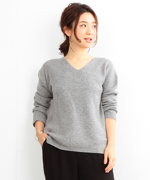 B:MING by BEAMS(ビーミングバイビームス)の「ビーミング by ビームス / カタアゼ Vネックプルオーバー(ニット/セーター・レディース・オフホワイト/ライトグレー/ブラック・ONE SIZE)」の3枚目の写真