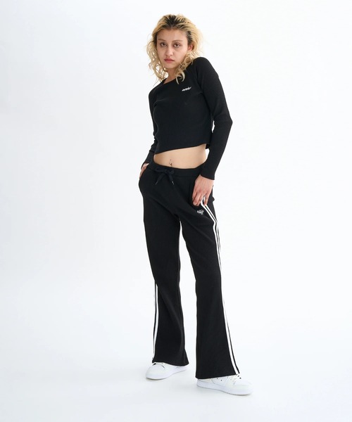 ELEMENT eden(エレメントエデン)の「ELEMENT レディース RIB RINGER LS WOMEN ロンT 【2025年秋冬モデル】/エレメントセットアップ対応クロップド丈ロゴワンポイントリブラグランスリーブ長袖ロンT(Tシャツ/カットソー・レディース・ホワイト×ブルー/ブラック/ホワイト・MEDIUM)」の4枚目の写真